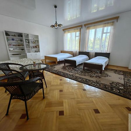 Guest House Metreveli Street 19 Khashuri ภายนอก รูปภาพ