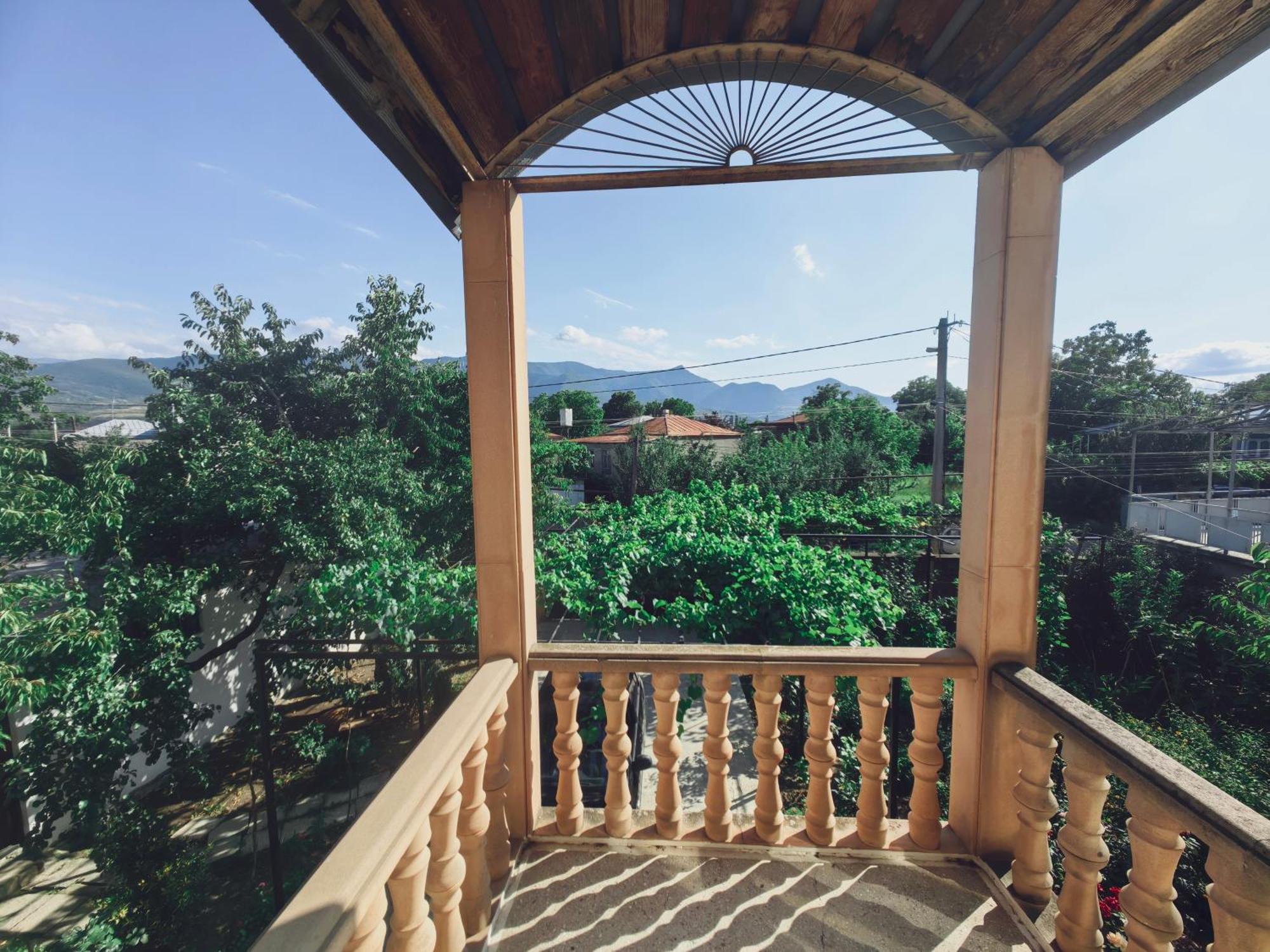 Guest House Metreveli Street 19 Khashuri ภายนอก รูปภาพ