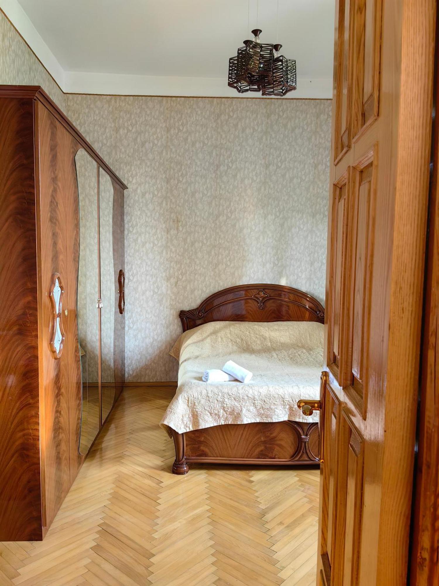 Guest House Metreveli Street 19 Khashuri ภายนอก รูปภาพ